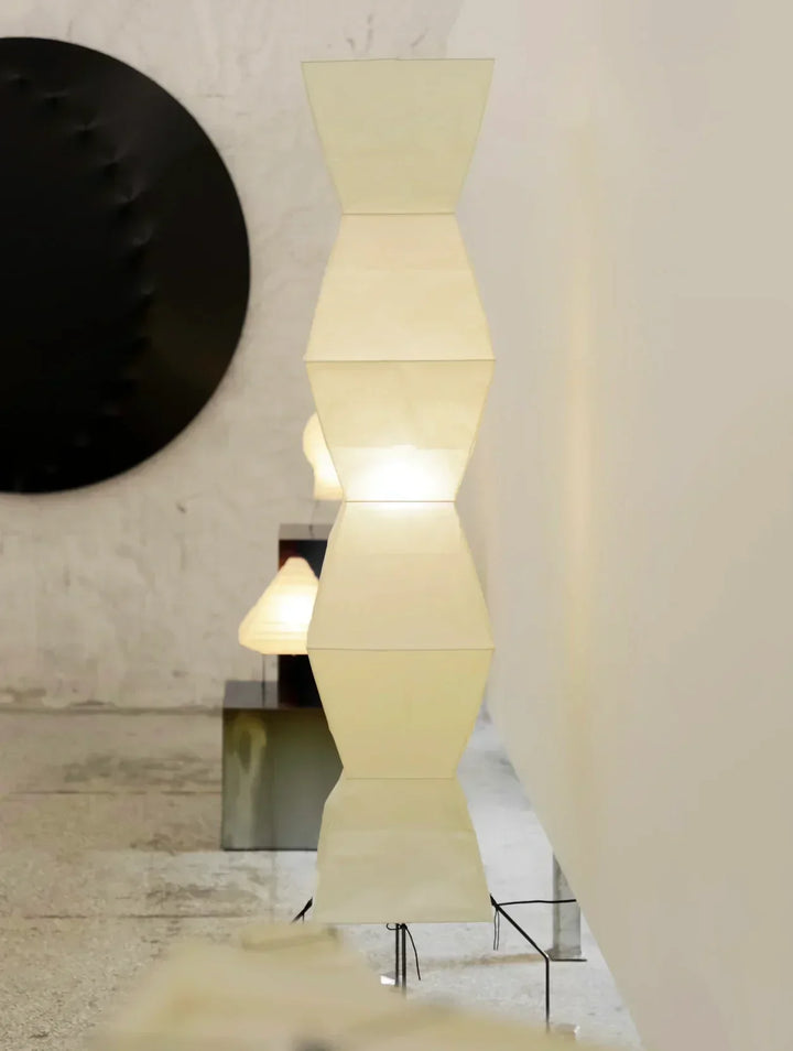 Akari Hourglass Paper UF4-L9 Floor Lamp