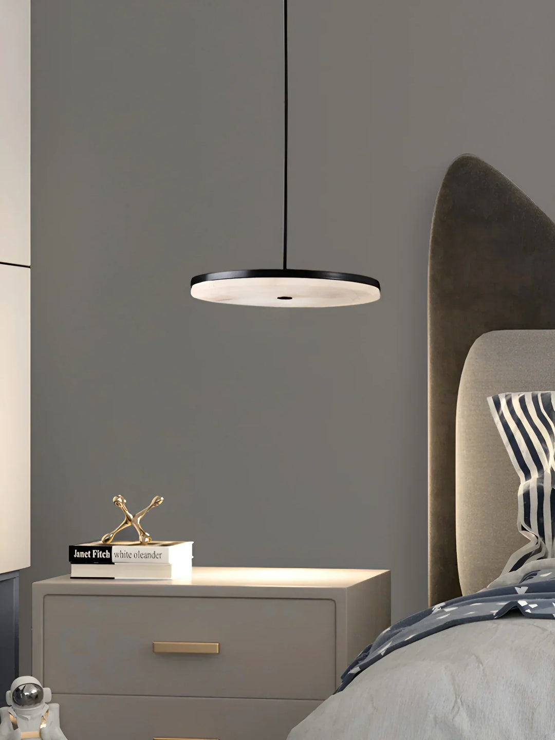 Manhattan Alabaster Pendant Light - view 7 | Woorglamp