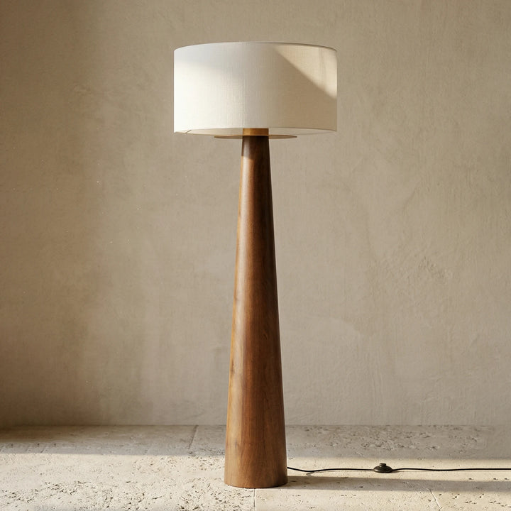 Wooden_Tapered_Floor_Lamp_Unlit_Natural_Light_Setup_Woorglamp