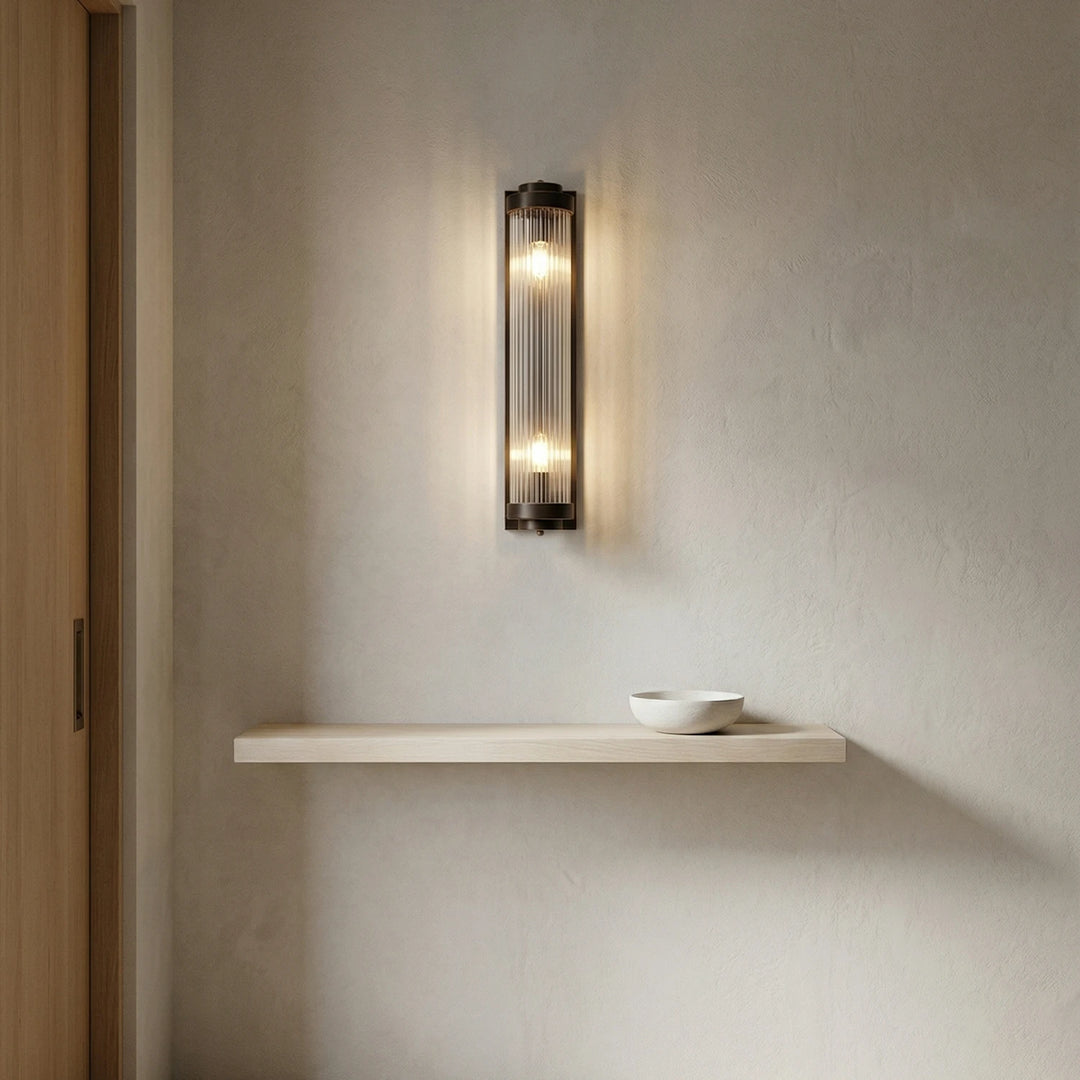 Brass_Vertical_Linear_Wall_Lamp_in_Minimalist_Space_Woorglamp